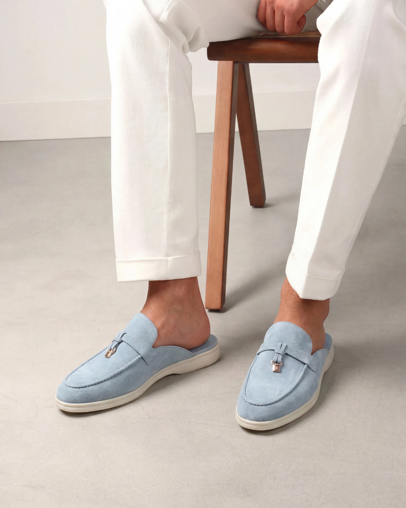 Mule in camoscio blu cielo in stile mediterraneo