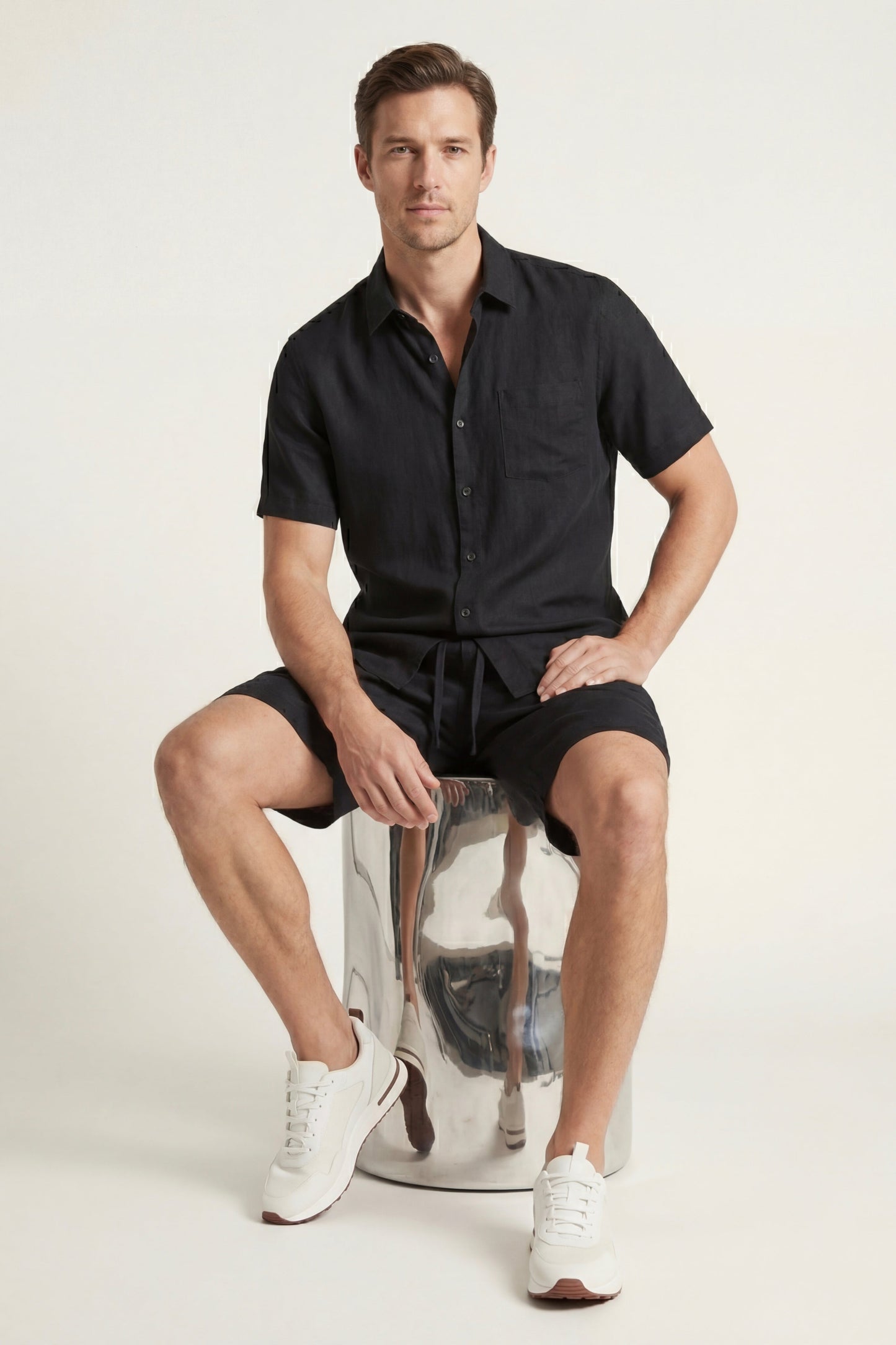 Camicia e pantaloni corti in lino neri di Verona